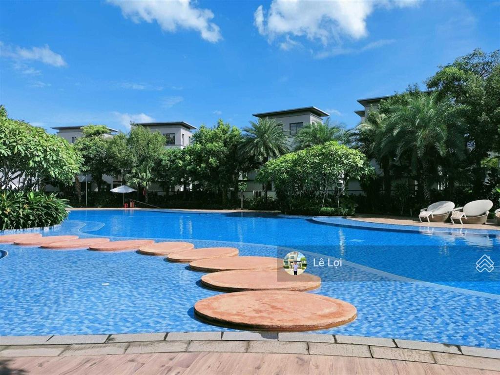 Bán căn góc 2 mặt đường big town house 150m2 khu swan park  đông sài gòn  nhơn trạch giá 6.8ty