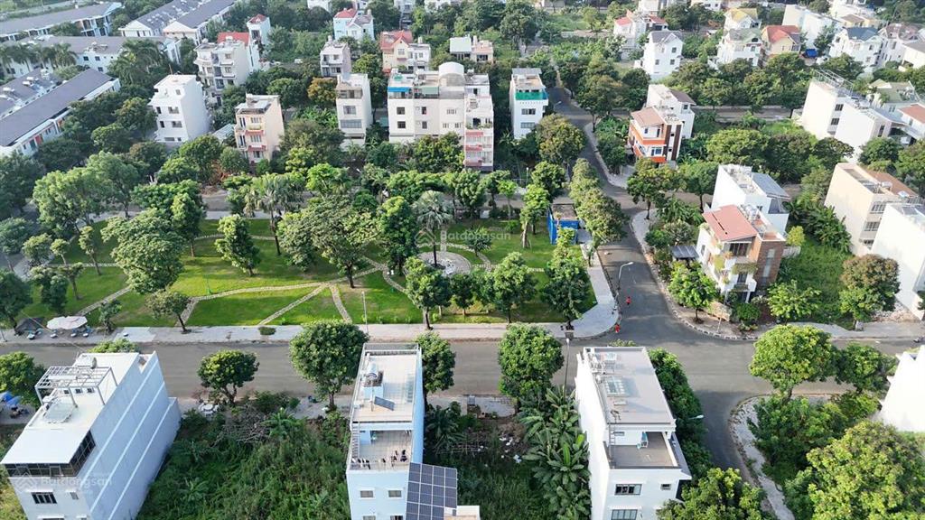 Đất nền da hưng phú q. 9, hoa hồng thấp, bán rất nhanh. bán gấp lô đất 5x18m, giá 8.5 tỷ