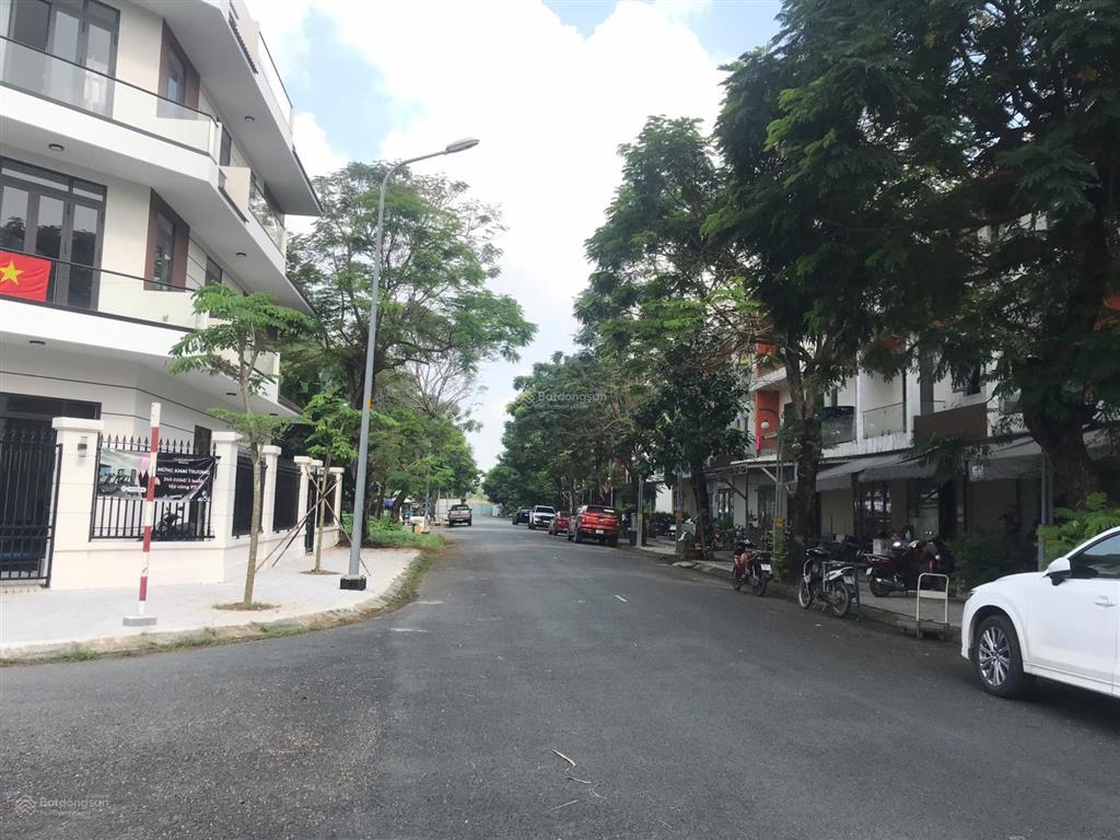 Đất nền da hưng phú q. 9, hoa hồng thấp, bán rất nhanh. bán gấp lô đất 5x18m, giá 8.5 tỷ