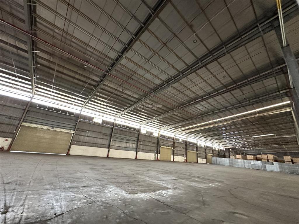 Cho thuê 10000m2 kho quốc lộ 13, chuẩn logistics quốc tế (có cắt lẻ)