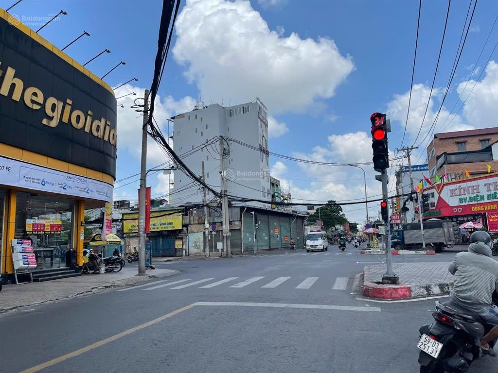 Cho thuê 700m2 góc 2 mặt tiền ngã tư tân quý tân kì tân quý