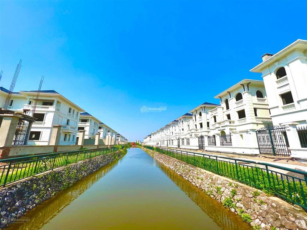 Chị gái bán lô mặt kênh đào 345m2  sẵn nhà 2 mặt thoáng ở ngay, vài bước chân ra hồ  vvip