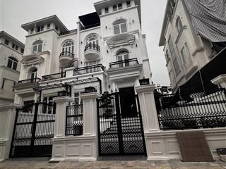 A sếp bán căn biệt thự siêu rẻ 200m249.95tỷ(sổ đỏ cầm tay)  view hồ ca koi công viên sau nhà rộng