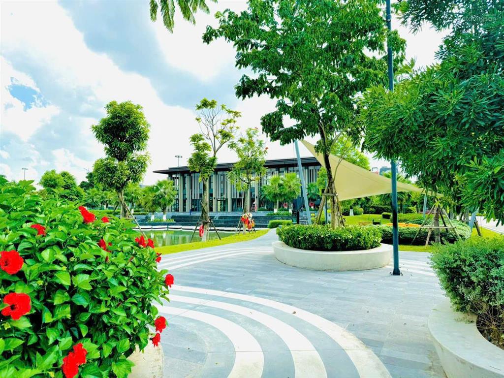 A sếp bán lô biệt thự 135m2  28.5 tỷ (bao sang tên)đối diện cổng trường đoàn thị điểm,sinh khi tốt
