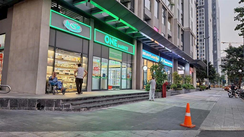 Em còn 2 căn shophouse  sổ đỏ vĩnh viễn  view bể bơi  ký trực tiếp cđt  đối 2 tòa (nhỉnh 11 tỷ)