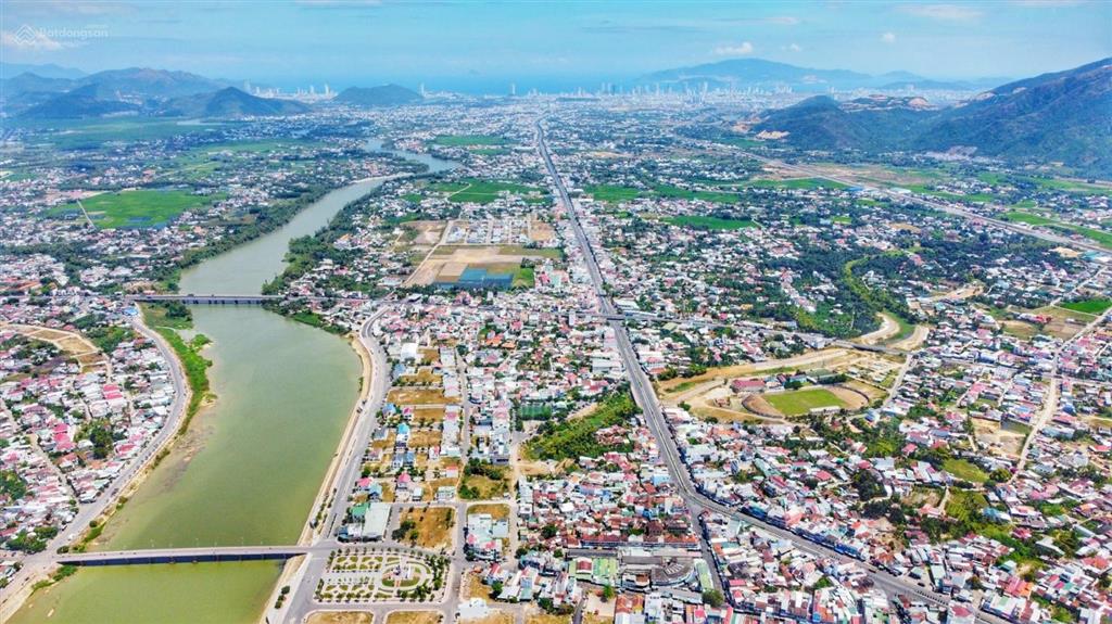 Cần bán lô đất tại khu đô thị nam sông cái giá chỉ 14,5tr/m2. vị trí đối diện khu tái định cư