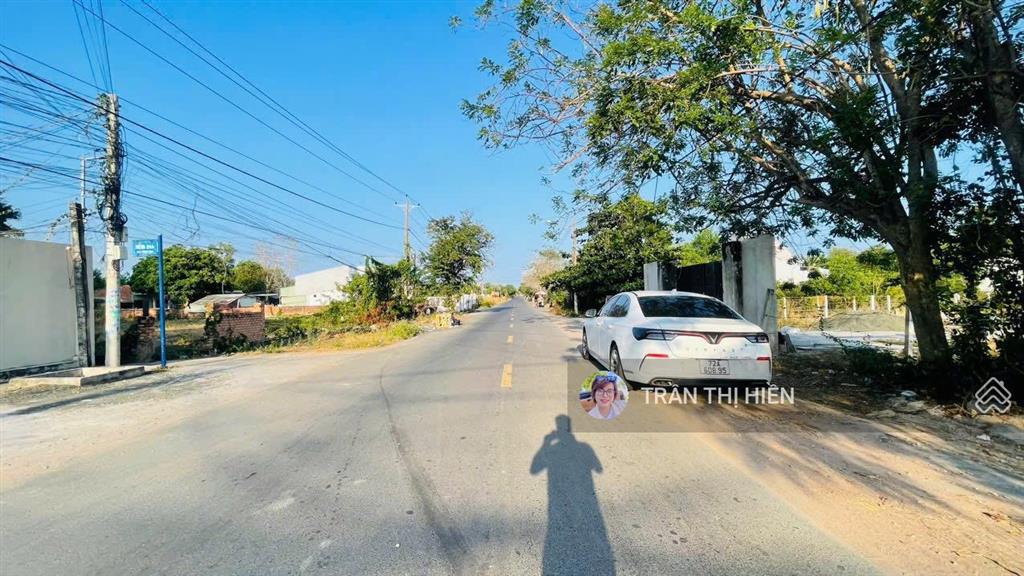 Lô góc mạc thanh đạm  thị trấn phước hải  cách biển 1km  23x79m  1852m²