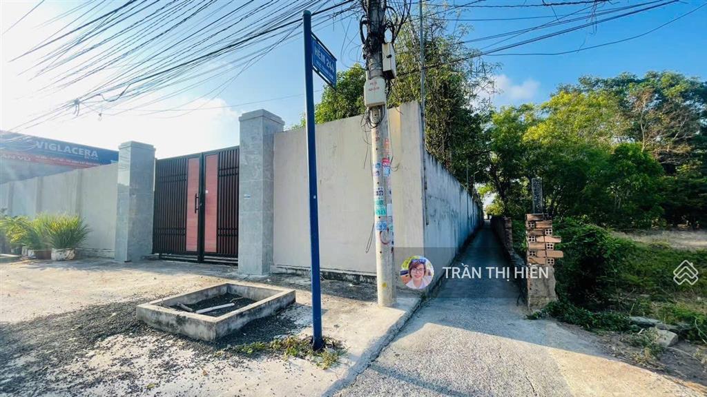 Lô góc mạc thanh đạm  thị trấn phước hải  cách biển 1km  23x79m  1852m²