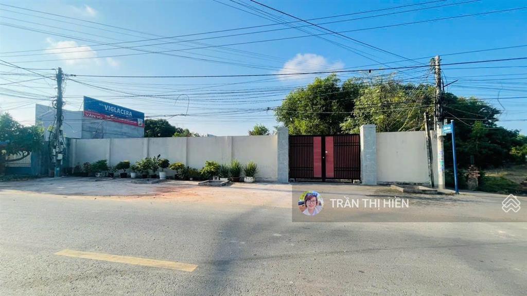 Lô góc mạc thanh đạm  thị trấn phước hải  cách biển 1km  23x79m  1852m²