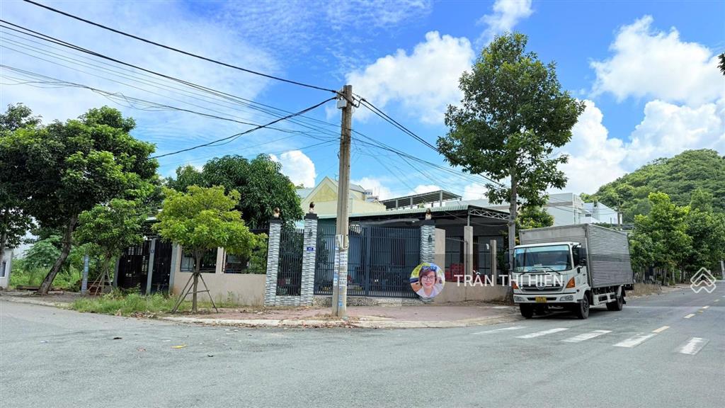 Bán nhà lô góc 2 mặt tiền điện biên phủ  tái định cư long hải  20m x 11m  cách biển chỉ 2km