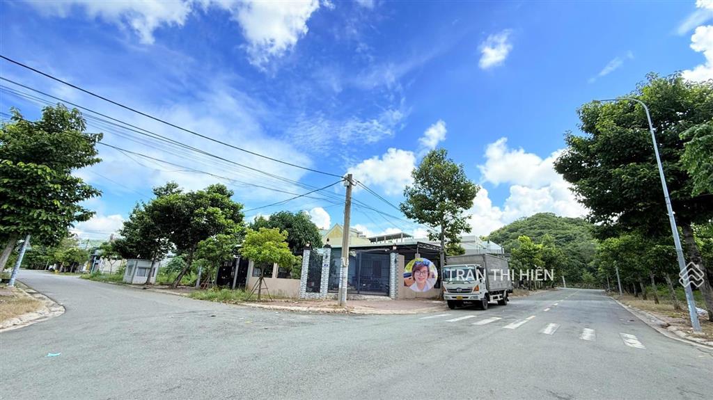 Bán nhà lô góc 2 mặt tiền điện biên phủ  tái định cư long hải  20m x 11m  cách biển chỉ 2km