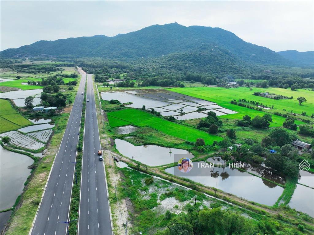 Mặt tiền đường ven biển, vũng tàu bình châu  đối diện khu qh sân golf hương sen  dt 5531m2 lô góc