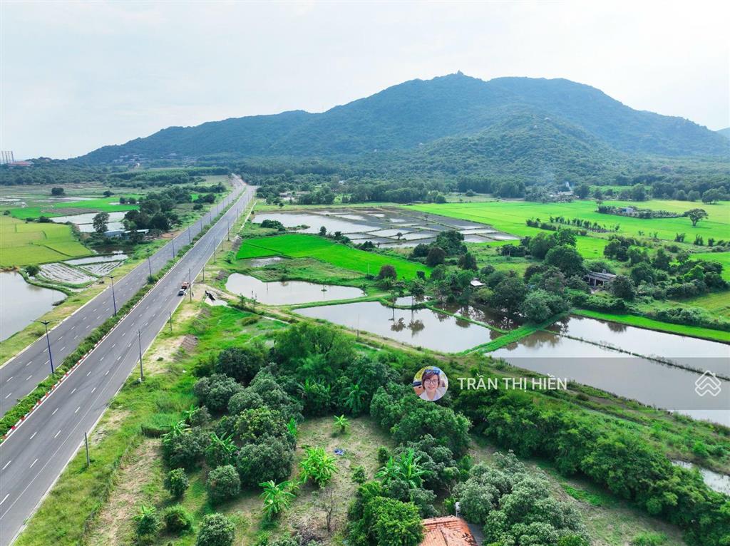 Mặt tiền đường ven biển, vũng tàu bình châu  đối diện khu qh sân golf hương sen  dt 5531m2 lô góc
