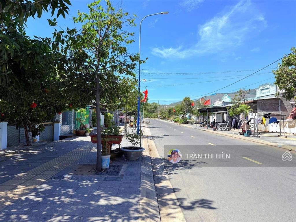 Đường trần văn mầu  tái định cư phước hải  brvt đi bộ ra biển 300m. dt 157m2  8x20m full thổ