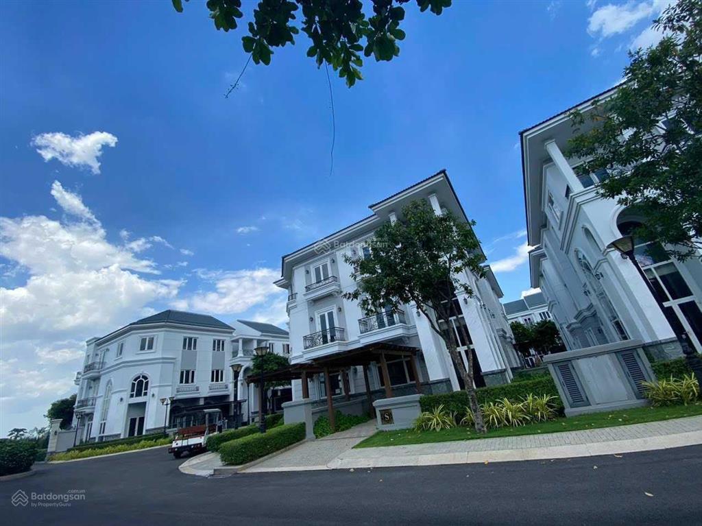 Biệt thự sol villas, căn góc trực diện ngay hồ bơi, vị trí cực đẹp giá tốt.  0902 802 ***