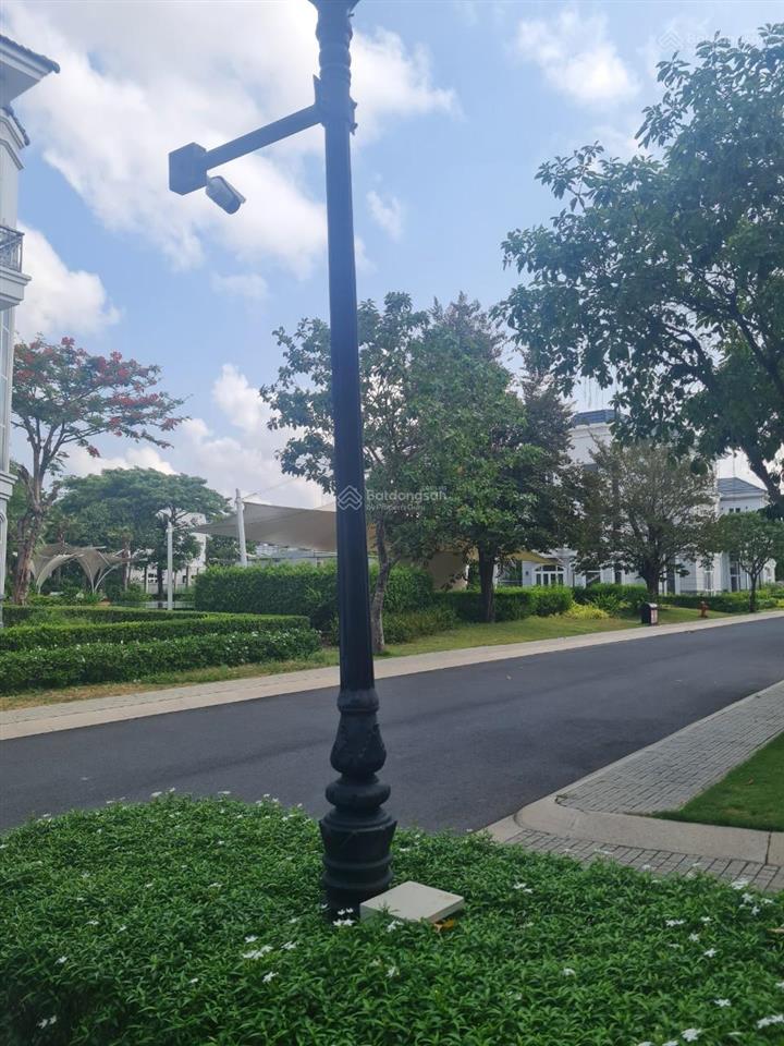 Biệt thự sol villas, căn góc trực diện ngay hồ bơi, vị trí cực đẹp giá tốt.  0902 802 ***