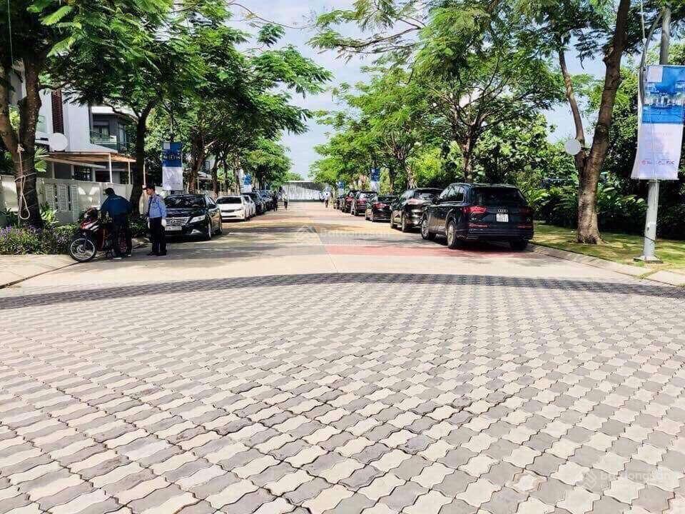 Bán gấp mặt tiền phượng vỹ 20m compound phố đông village, duy nhất giá 13,8 tỷ. 0902 802 ***