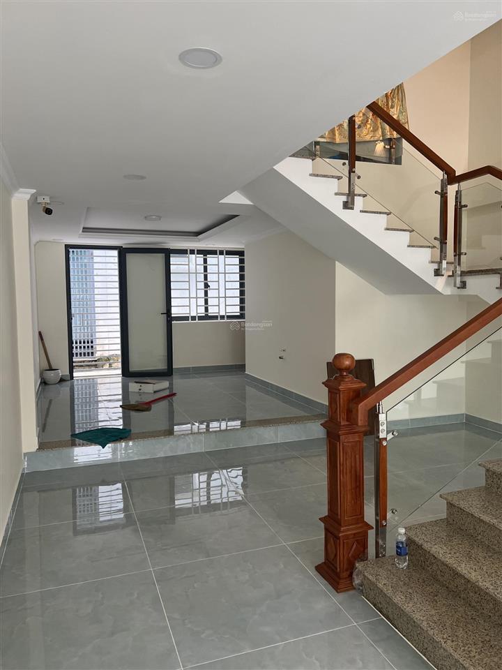 Cho thuê nhà phố mặt hoàng hoa thám kđt phúc đạt