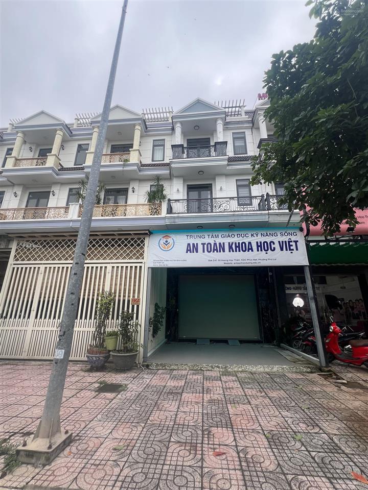 Cho thuê nhà phố mặt hoàng hoa thám kđt phúc đạt