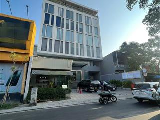 Cho thuê tòa nhà trần nhật duật 10m x 25m hầm trệt 5 lầu có thang máy, pccc