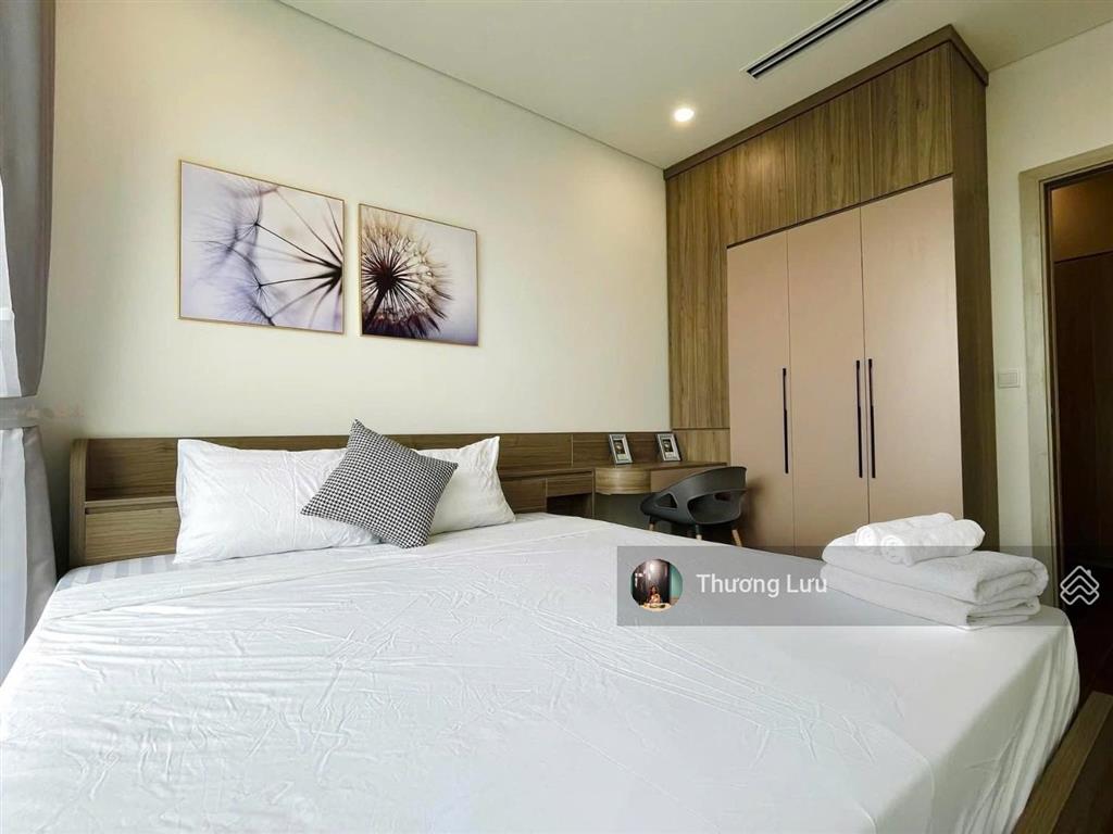 Bán căn 2pn, dt 73m2  view hồ tại vinhomes d'capitale, shld, full đồ, giá chỉ 9.x tỷ