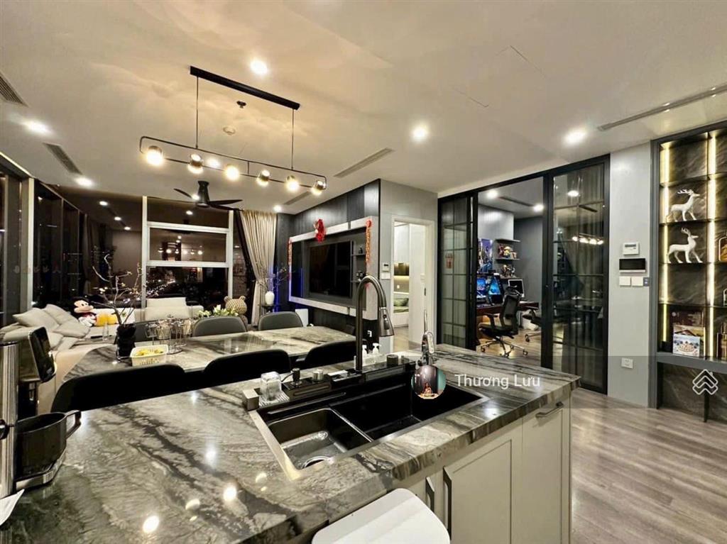 Chính chủ bán gấp 2 căn hộ vinhomes d'capitale  2pn và 3pn  view hồ