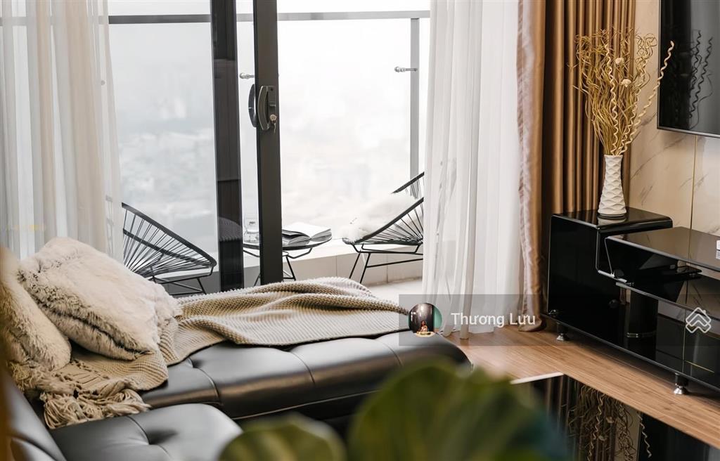 Chính chủ bán gấp 2 căn hộ vinhomes d'capitale  2pn và 3pn  view hồ