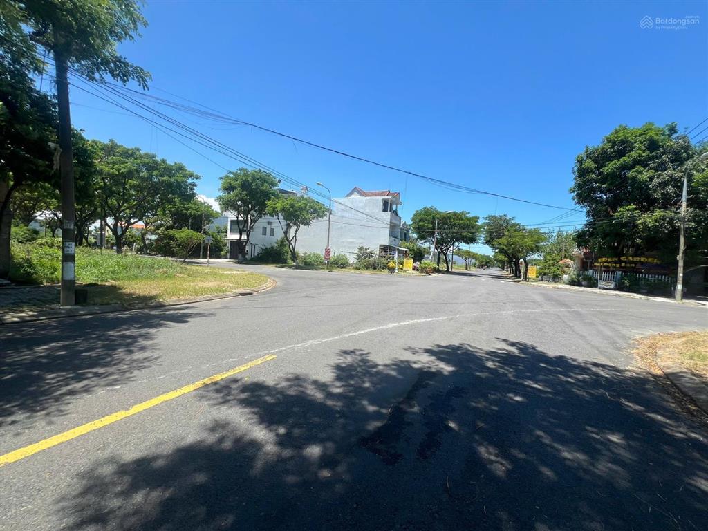 Bán lô đất đẹp đường 10m5 bùi quốc khái biển tân trà gần dự án của brg và mb land giá tốt 6,4 tỷ