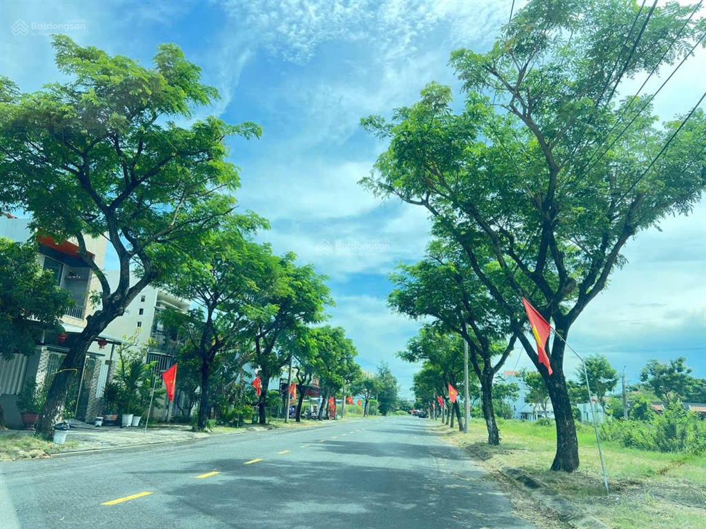 Bán lô đất đẹp đường 10m5 bùi quốc khái biển tân trà gần dự án của brg và mb land giá tốt 6,4 tỷ