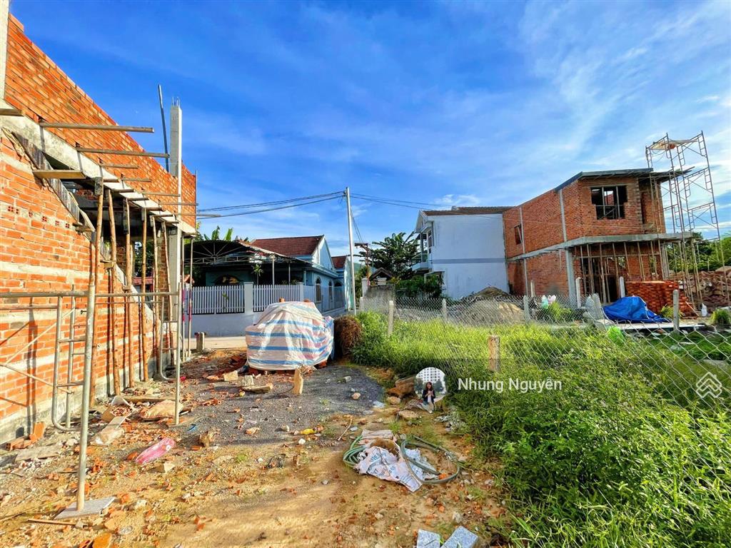 Sót 1 lô đất diên an cạnh chợ giá chỉ 1,550 tỷ