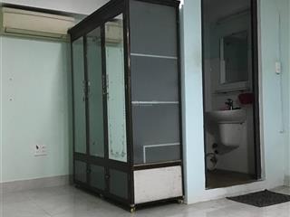 Cho thuê phòng máy lạnh,có nhà vệ sinh bên trong,có nhà bếp riêng bên ngoài q8