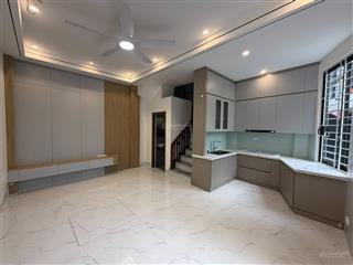 Nhà đẹp đón tết, bán nhà 5 tầng phường việt hưng, lô góc, 5.6 tỷ