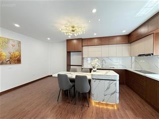 Bán nhà riêng tại phố giải phóng 73m2, lô góc, 3 mặt tháng, thang máy, ngõ thông ô tô vào nhà.