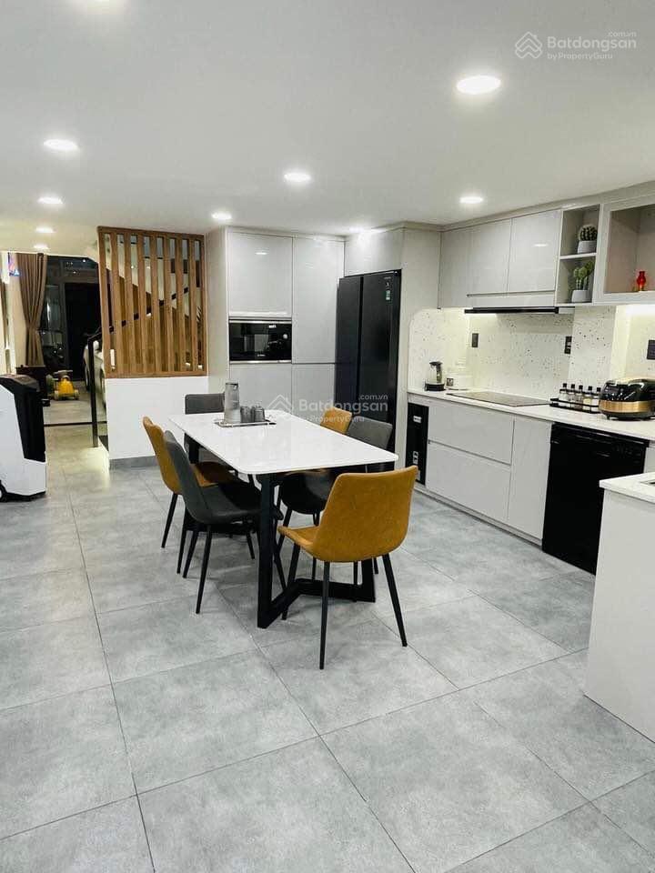 Vị trí siêu đẹp  hxh 6m nam kỳ khởi nghĩa, q3  4x18m sẵn 5 tầng (tặng nt), chỉ 18 tỷ 0925 049 ***