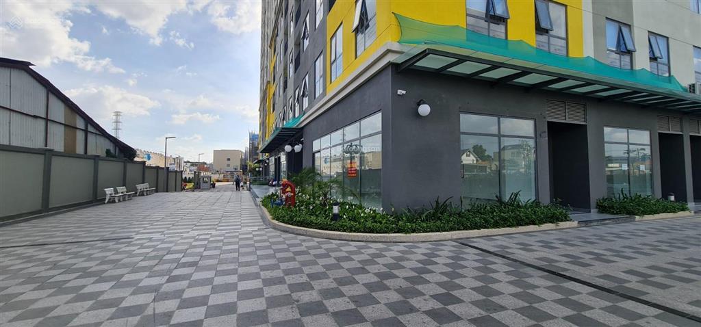 Bán shophouse bcons plaza căn góc 2 mặt tiền dt 81m2. giá bán 4,5 tỷ. bao sang tên