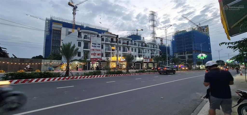 Bán nhà phố bcons city mặt tiền đường thống nhất. dt 67,5m2. giá 11 tỷ. đã hoàn thiện full nội thất