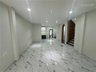 Nhà mới 5*12m 1 lầu 3pn 3wc hxh nguyễn thái sơn