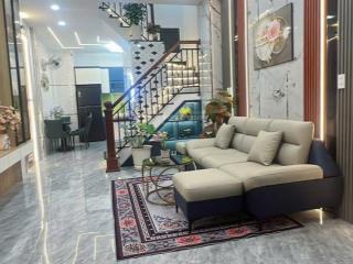 Nhà full nội thất mới 4*13m 1lầu 2pn 2wc quang trung