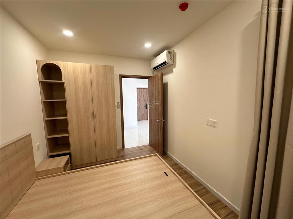Chính chủ bán gấp căn hộ tầng trung, view hồ bơi, full nội thất cao cấp
