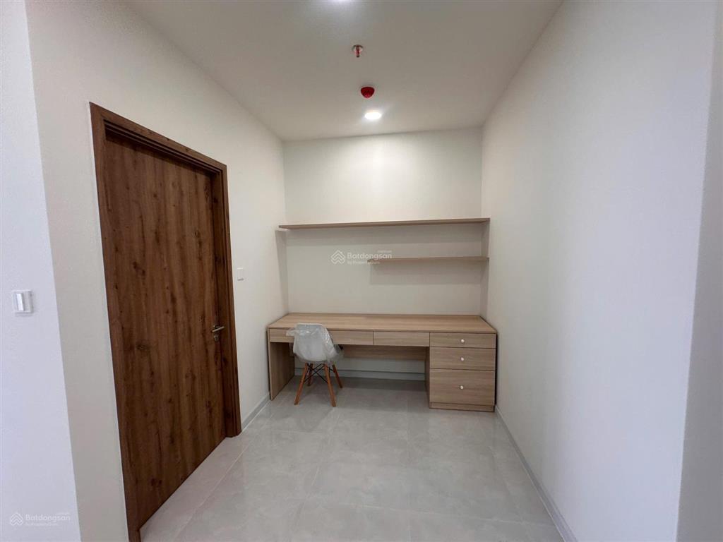 Chính chủ bán gấp căn hộ tầng trung, view hồ bơi, full nội thất cao cấp
