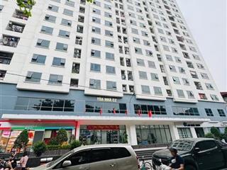 Chính chủ bán căn chung cư toà c2 tầng 3 2pn, 2wc, có ban công, full nội thất giá hơn 4 tỷ.