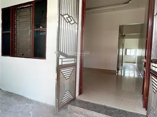 Nhà cấp 4 sông bằng gần uỷ ban phường chỉ việc dọn đồ về ở luôn