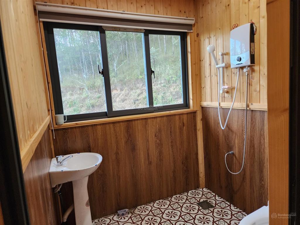 Bán nhà gỗ 100m2 kế rừng thông khu hầm hỏa xa, view thành phố đà lạt, điện tích đất 2000m2