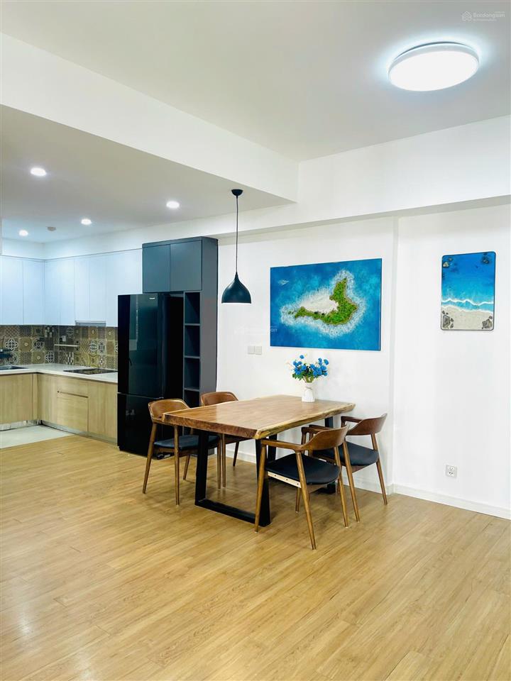 Bán căn hộ sky 70m2. căn góc. hướng đông nam. full đồ. giá bán 3.550 tỷ. 0969 695 ***