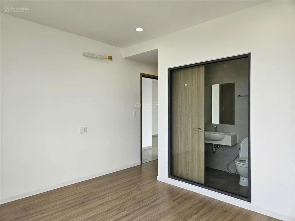 Chính chủ bán căn góc 3pn  3wc 100m2 mt eastmark, giá 4tỷ7. sổ hồng sẵn. hỗ trợ vay ngân hàng