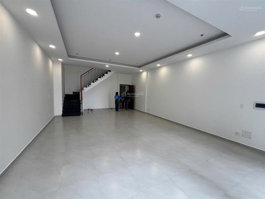 Bán shophouse mt eastmark 130m2 giá chỉ 6,3tỷ, 1 lầu 1 trệt, có sổ hồng sở hữu lâu dài