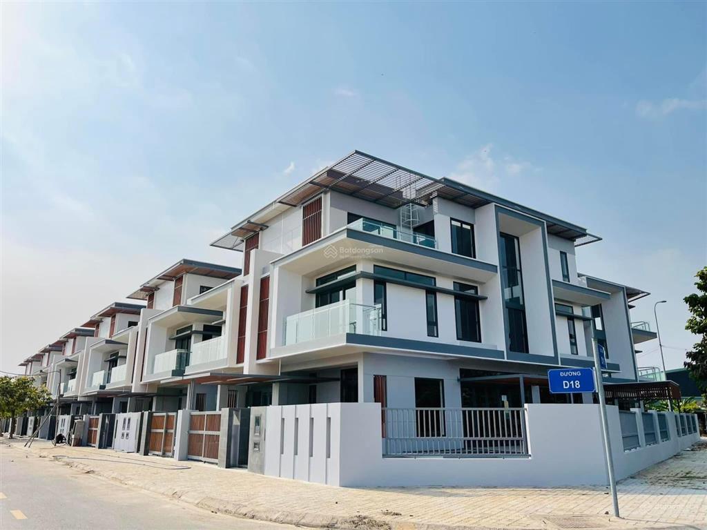Đông tăng long cần bán nhà 5*20 7,8 tỷ  8*20m 11 tỷ  10*20m 16tỷ  320m2 19,5 tỷ  20*20m 30 tỷ