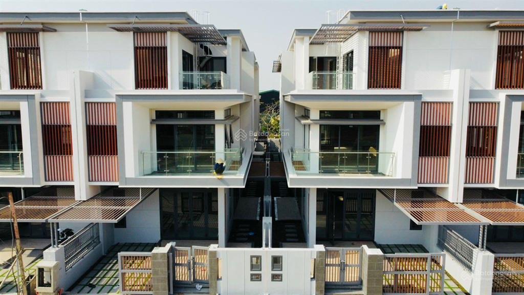 Đông tăng long cần bán nhà 5*20 7,8 tỷ  8*20m 11 tỷ  10*20m 16tỷ  320m2 19,5 tỷ  20*20m 30 tỷ