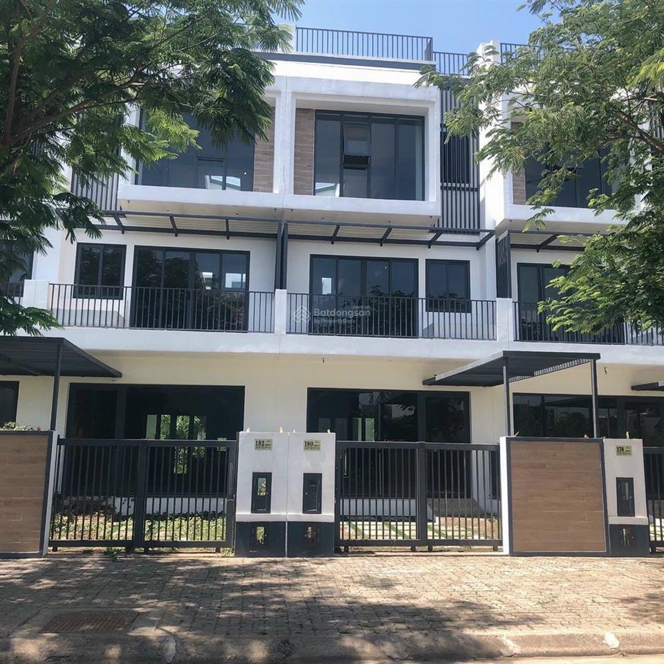 Đông tăng long cần bán nhà 5*20 7,8 tỷ  8*20m 11 tỷ  10*20m 16tỷ  320m2 19,5 tỷ  20*20m 30 tỷ