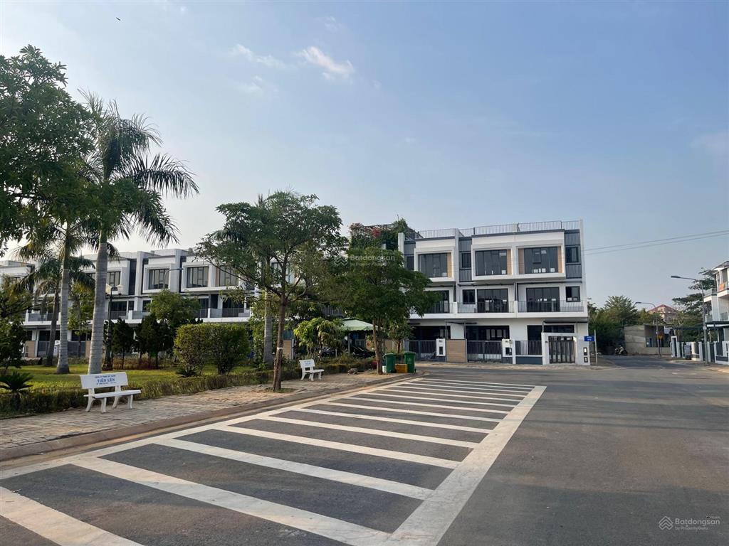 Đông tăng long cần bán nhà 5*20 7,8 tỷ  8*20m 11 tỷ  10*20m 16tỷ  320m2 19,5 tỷ  20*20m 30 tỷ